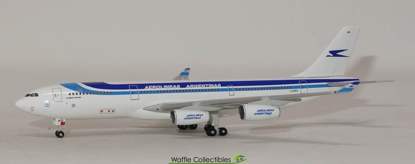 1:500 A340-200 AEROLINEAS ARGENTINAS LV-ZPO 520683 Herpa Airplane model