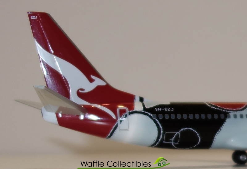 Qantas VH-XZJ in 1:200 scale Herpa 556491 Boeing 737-838 WL 