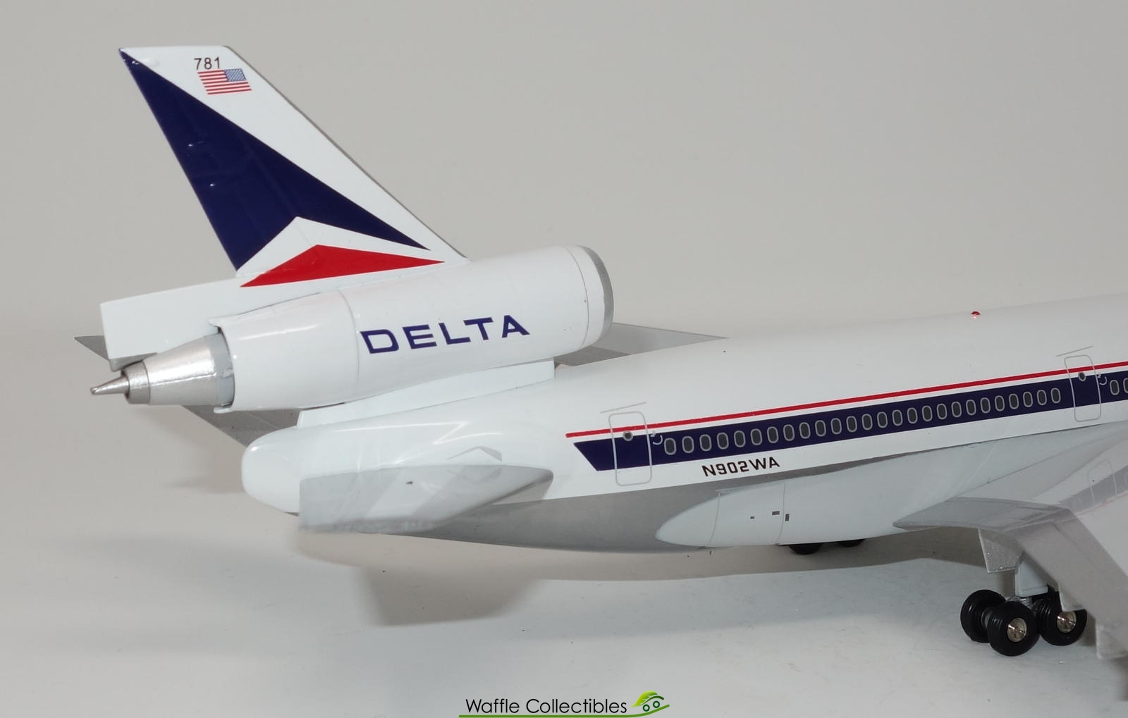 INFLIGHT 200 BDC10DL0219P 1/200 Delta Airlines DC-10-10 N902WA Poliert W/ Stand 