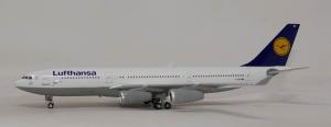1:400 Phoenix Models Lufthansa Airbus Industries A340-200 D-AIBE PH404552