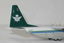 HZ116 W/STAND L-382 B130SV01 1/200 SAUDI ARABIAN ROYAL FLIGHT C-130H HERCULES 