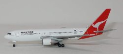 1:500 Herpa Qantas Airways Boeing B 767-200 VH-EAJ 534383